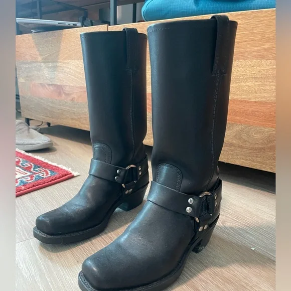 Frye 2R Harness Boots in Black Leather - Picture 5 of 10